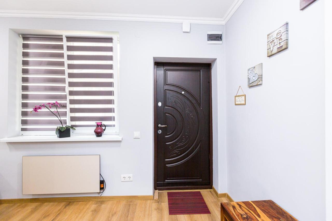 Сучасна Квартира По Вул Дарії Гусяк 9 Біля Краківського Lviv Exteriör bild